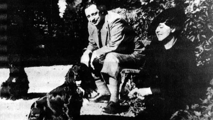Giuseppe Tomasi e la moglie Alessandra a Palermo con i loro cani